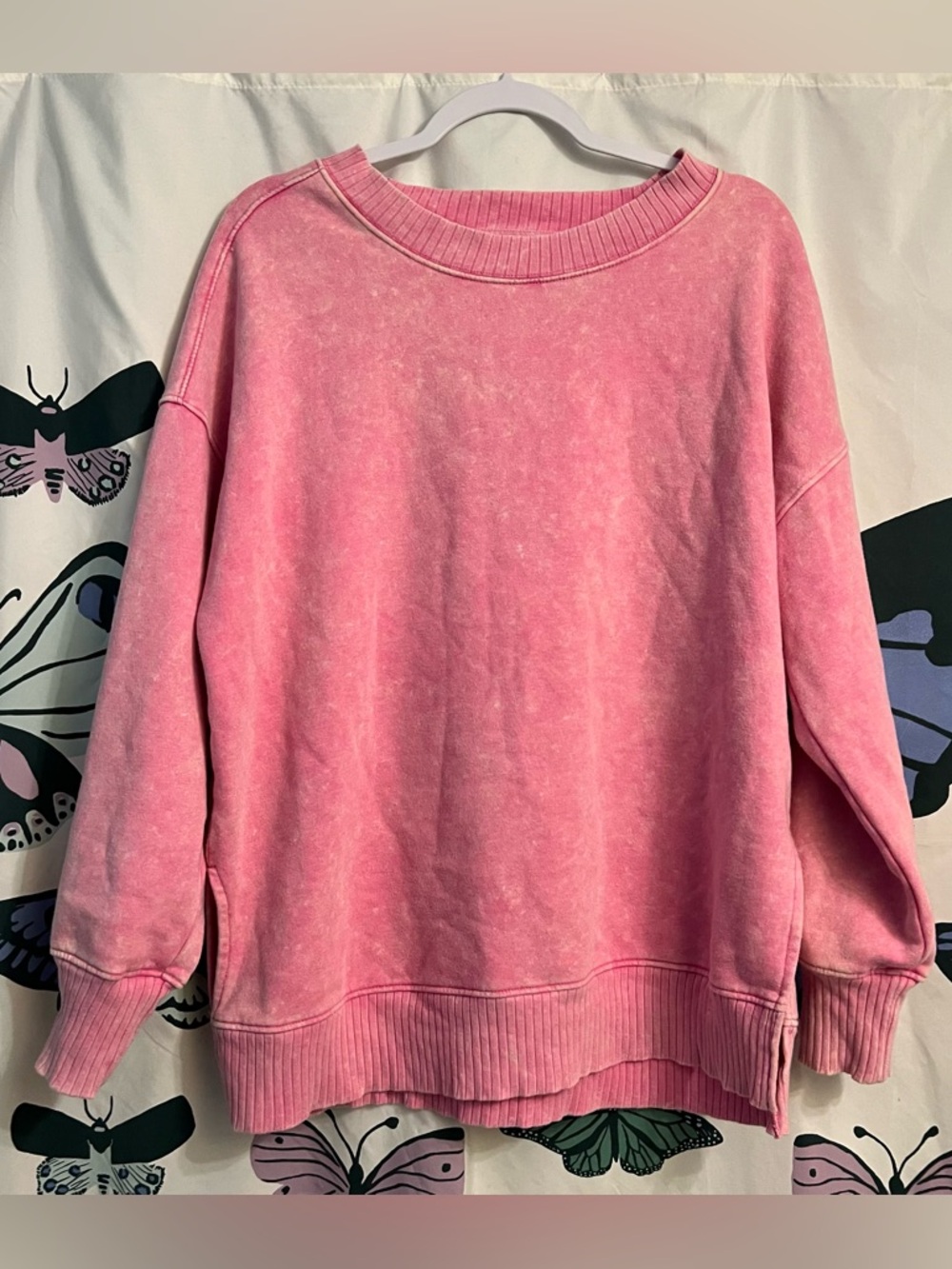 Acid washed side slip crew sweater